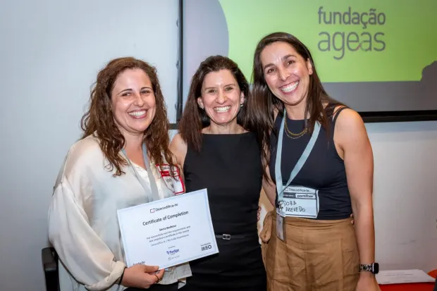 Catarina Graça entrega diplomas Descodifica-te